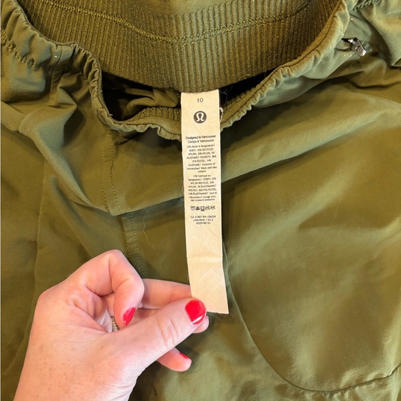 Lululemon Barrel-Leg Pant, size 10 - Picture 4 of 6